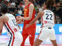 九游娱乐官方平台-FIBA发布中国女篮写真张子宇韩旭搞怪