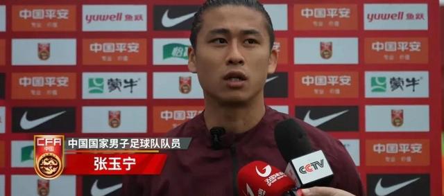 3场0球！王钰栋比不了武磊？不传球张玉宁惹争议，成国足最大输家