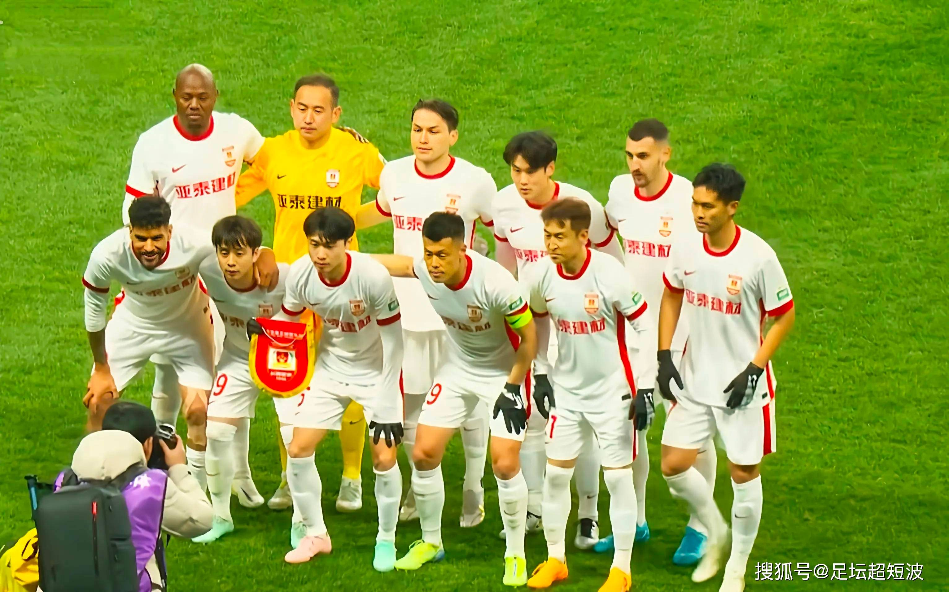 中超前瞻-深圳新鹏城0-3上海海港：年轻人上位，卫冕冠军迎来喘息之机
