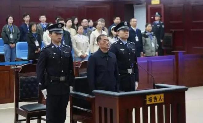 关于中国足坛“大地震”终落幕！陈戌源无期李铁20年，17人获刑刮骨疗毒的信息