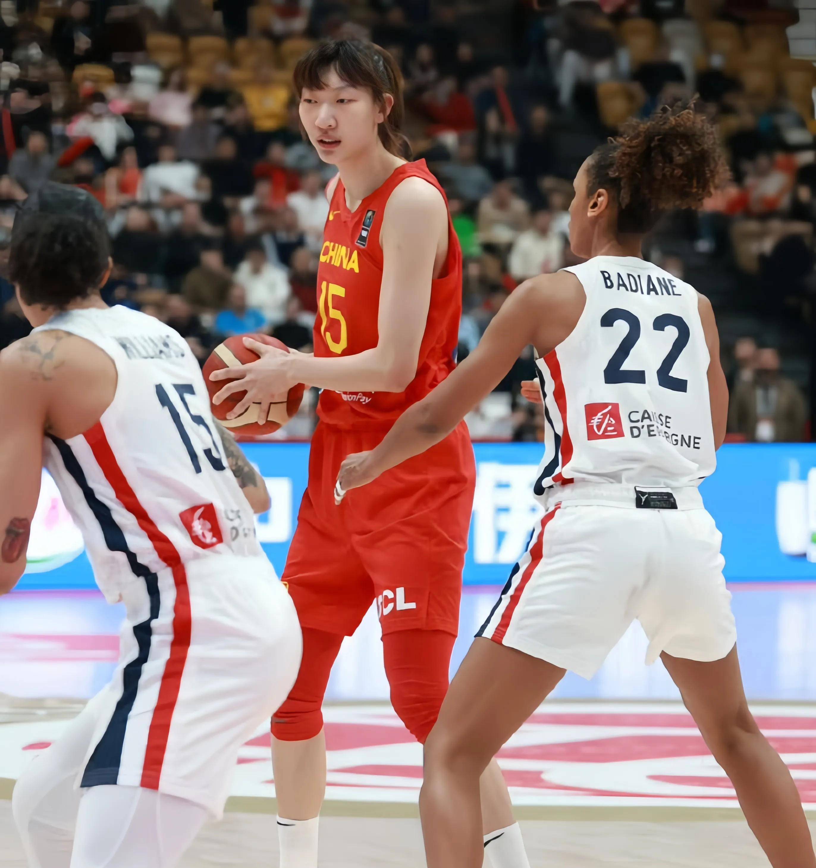 FIBA发布中国女篮写真张子宇韩旭搞怪