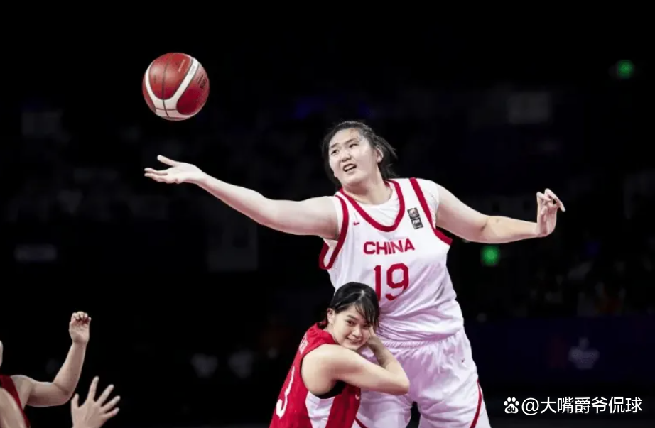 FIBA发布中国女篮写真张子宇韩旭搞怪