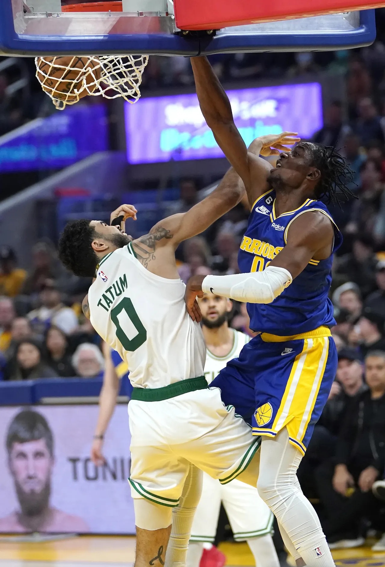 包含NBA媒体记者点评勇士球员库明加：已经打了四个赛季，目前只有22岁，年龄是其最大优势的词条