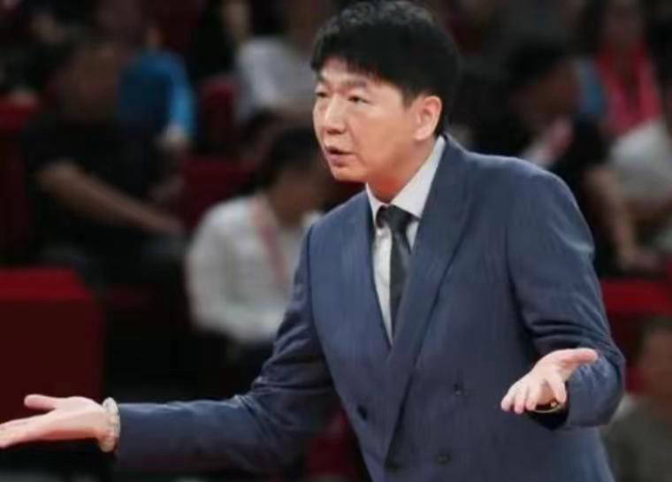 邱彪指导山东男篮训练：有投篮机会不投什么时候投？怎么打球？